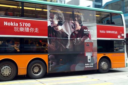 圖文:雙層空調(diào)巴士車身廣告